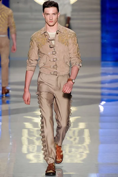 Look 11
